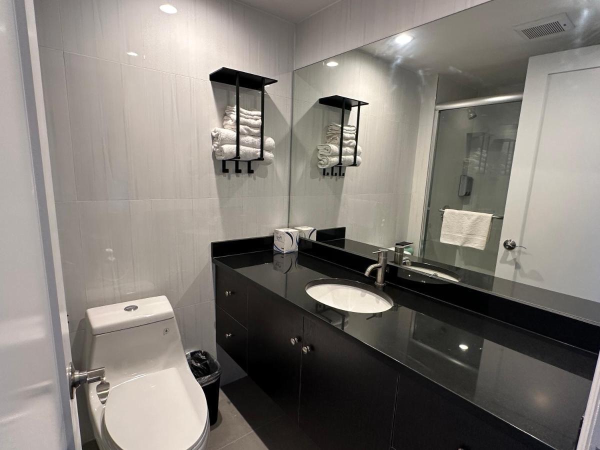 Regal Inn & Suites New York Laguardia Hotel Zewnętrze zdjęcie