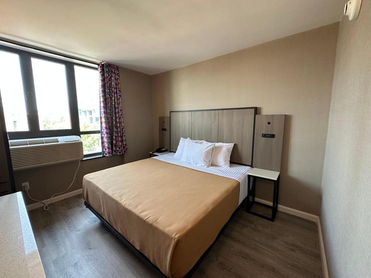 Regal Inn & Suites New York Laguardia Hotel Zewnętrze zdjęcie